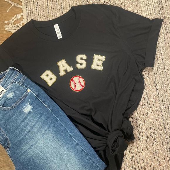 LAST ONE!! Base⚾️ T-shirt - Picture 1 of 1